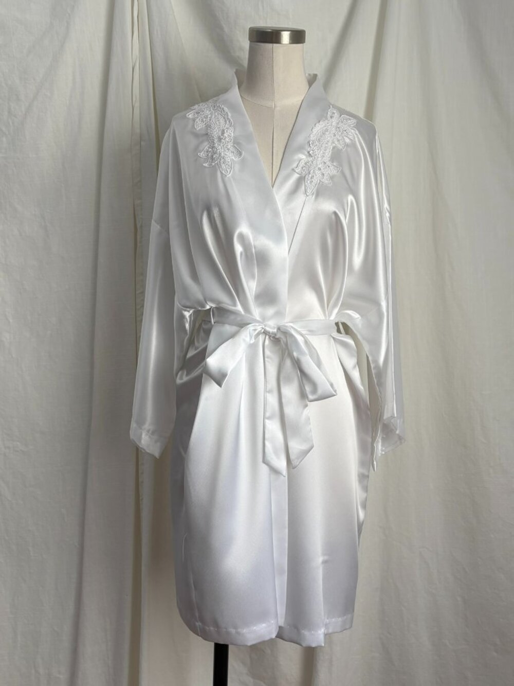 Vintage California Dynasty White Satin Silky Robe Pearls Size L Bridal Wedding